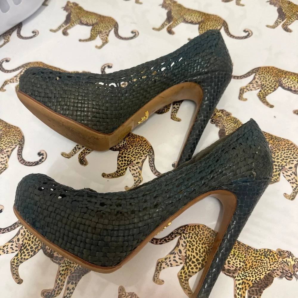 AUTHENTIC Prada heels - size 38 - 4 inch with platform - Picture 3 of 6